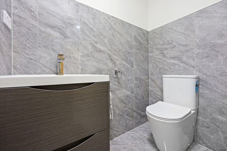 Photo of property in 85c Lake Panorama Drive, Henderson Valley, Auckland, 0614