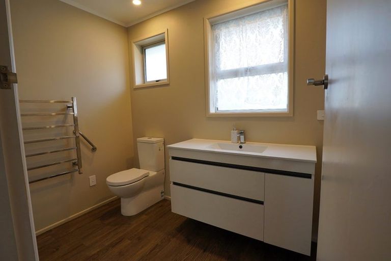 Photo of property in 3/6 Karamu Street, Strandon, New Plymouth, 4312