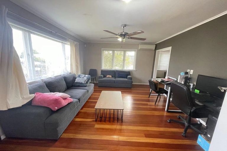 Photo of property in 27 Youngs Road, Papakura, 2110