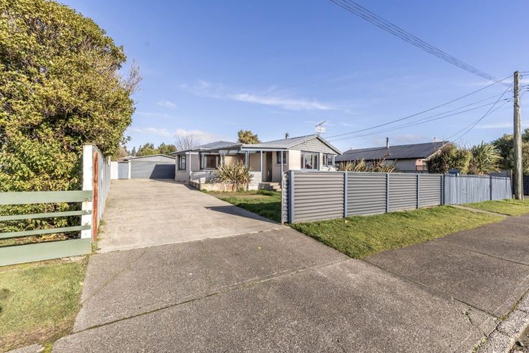 Photo of property in 17 Holloway Street, Waikiwi, Invercargill, 9810