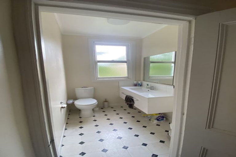 Photo of property in 72 Fairlie Terrace, Kelburn, Wellington, 6021