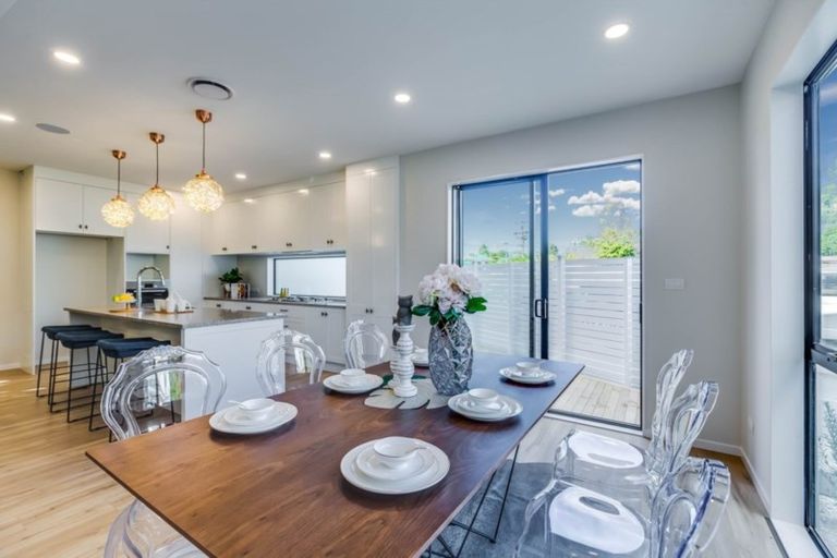 Photo of property in 1 Ti Kouka Place, Te Atatu Peninsula, Auckland, 0610