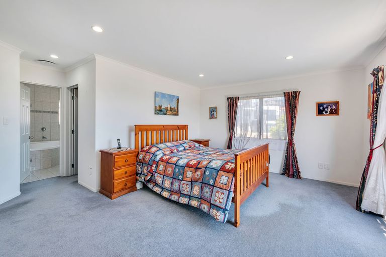 Photo of property in 2 Alcove Place, Totara Heights, Auckland, 2105