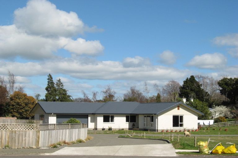 Photo of property in 8e Blennerville Close, Marton, 4710