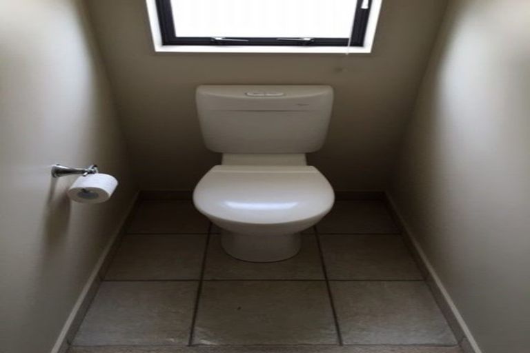 Photo of property in 98 Guildford Drive, Paraparaumu Beach, Paraparaumu, 5032