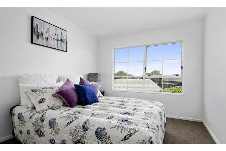 Photo of property in 2 Sheriff Place, Randwick Park, Auckland, 2105
