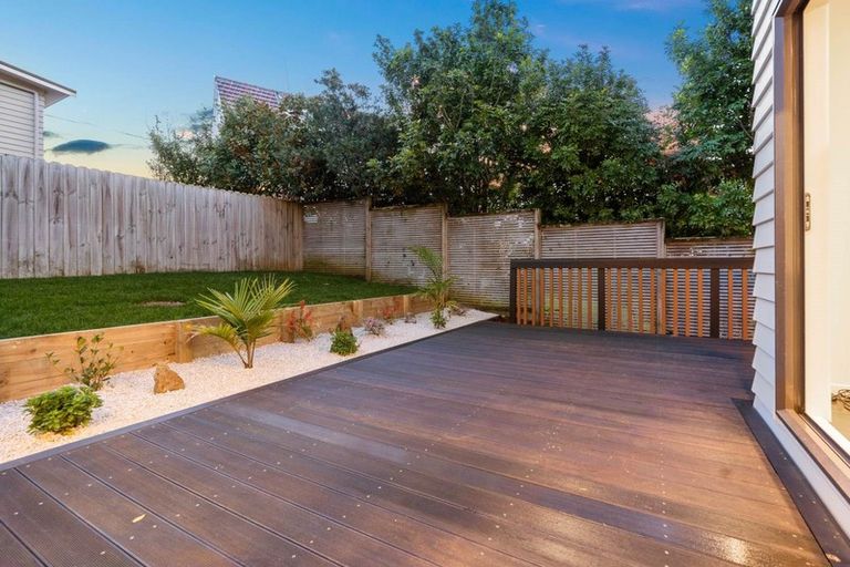 Photo of property in 45a Forrest Hill Road, Milford, Auckland, 0620