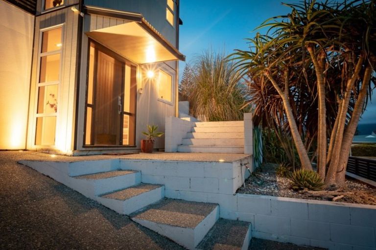 Photo of property in 15 Jane Street, Waikanae Beach, Waikanae, 5036