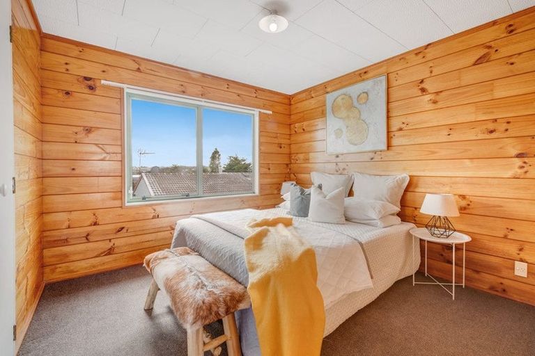 Photo of property in 1/3 Jumento Place, Unsworth Heights, Auckland, 0632