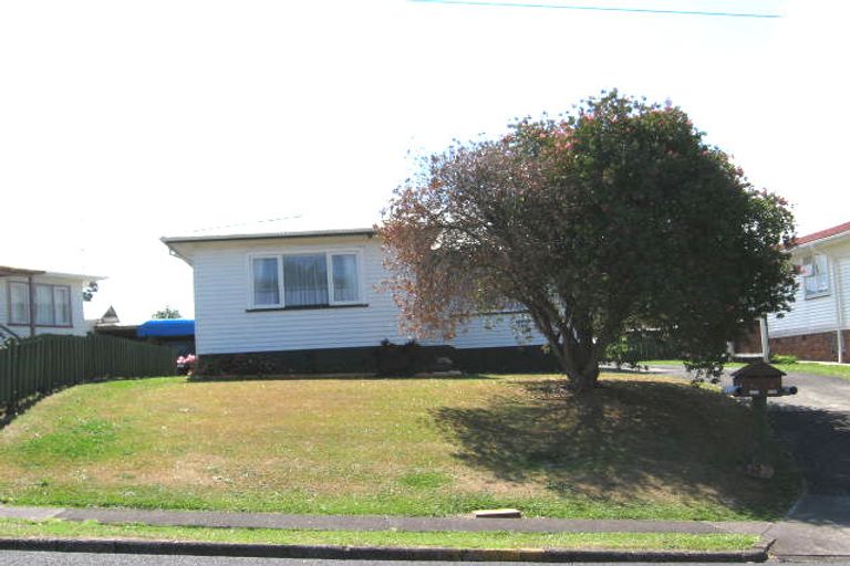 Photo of property in 8 Sheridan Drive, New Lynn, Auckland, 0600