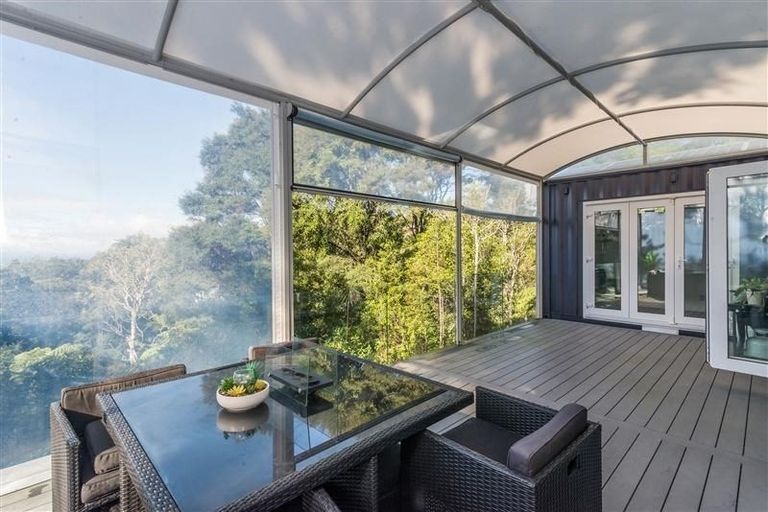 Photo of property in 19 Rauhuia Crescent, Parau, Auckland, 0604