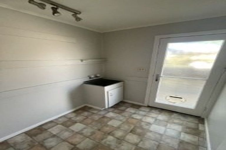 Photo of property in 14a Albert Road, Kelston, Auckland, 0602