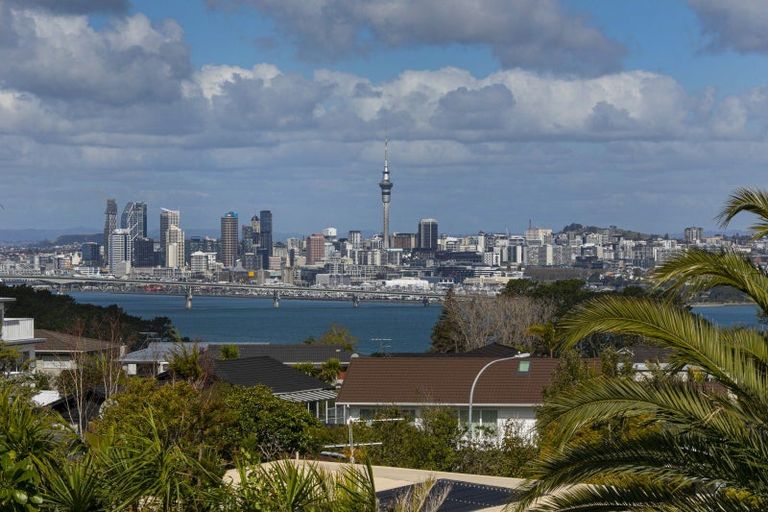 Photo of property in 1/166 Mokoia Road, Chatswood, Auckland, 0626