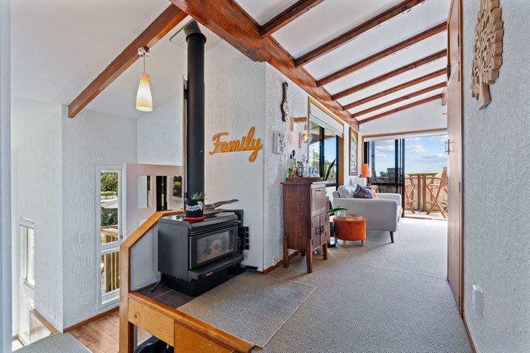 Photo of property in 14 Hughes Street, Waikanae Beach, Waikanae, 5036