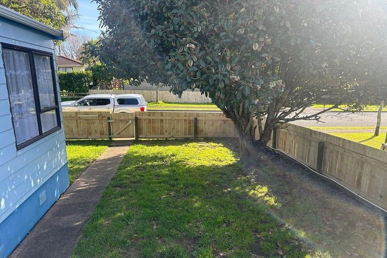 Photo of property in 12 Edwin Freeman Place, Ranui, Auckland, 0612