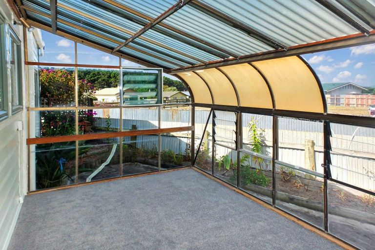 Photo of property in 10 Hennessy Street West, Foxton Beach, Foxton, 4815