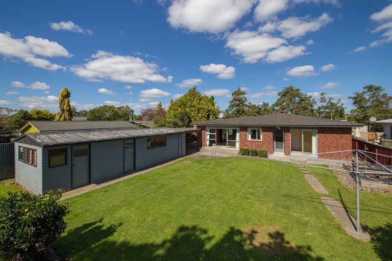 Photo of property in 23 Raglan Avenue, Cloverlea, Palmerston North, 4412