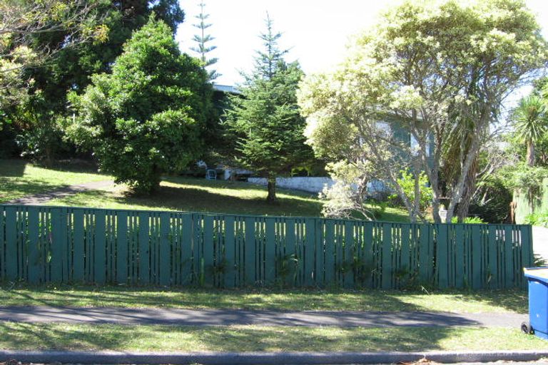 Photo of property in 41 Deverell Place, Northcross, Auckland, 0632