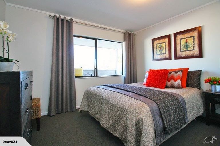Photo of property in 34b Enderby Drive, Te Atatu Peninsula, Auckland, 0610