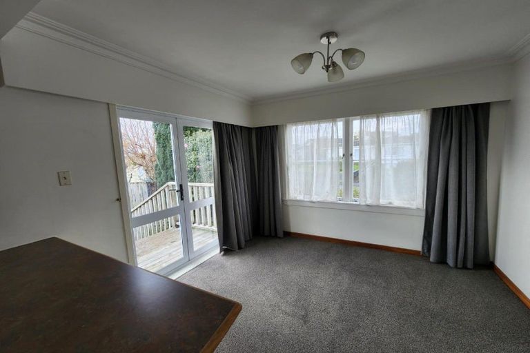 Photo of property in 2 Blenheim Place, Vogeltown, New Plymouth, 4310