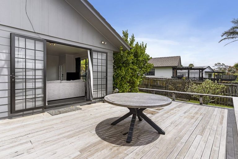 Photo of property in 19 Barbados Drive, Unsworth Heights, Auckland, 0632