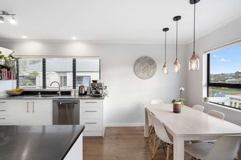 Photo of property in 239 Vipond Road, Stanmore Bay, Whangaparaoa, 0932