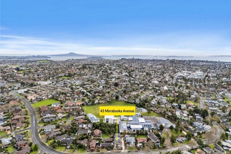 Photo of property in 43d Mirrabooka Avenue, Botany Downs, Auckland, 2010