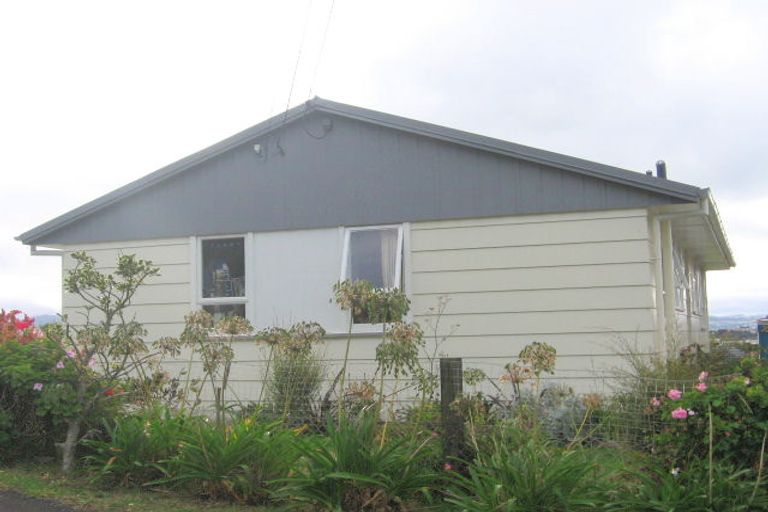 Photo of property in 76 Raukawa Street, Strathmore Park, Wellington, 6022