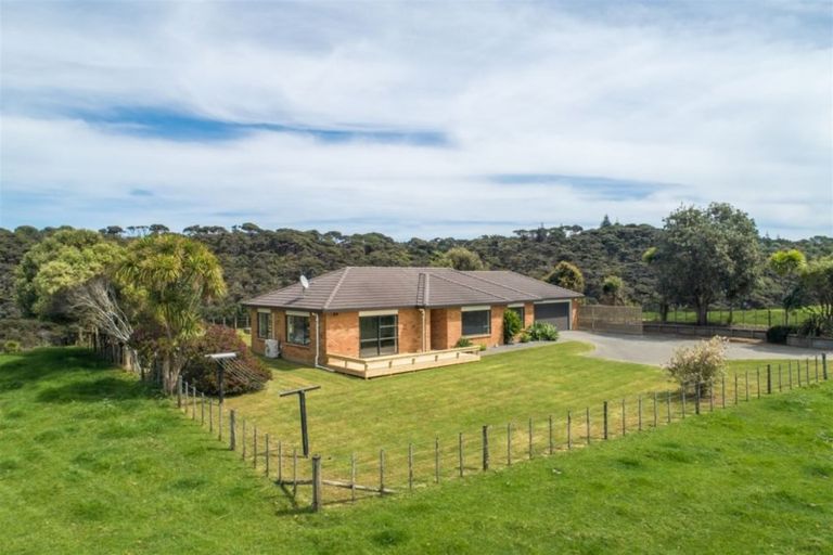 Photo of property in 94 Oaia Road, Muriwai, Waimauku, 0881