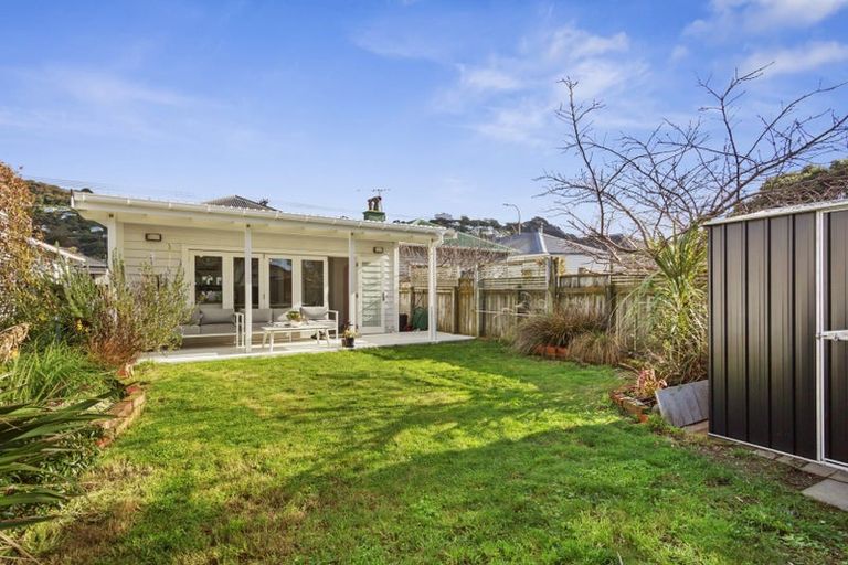 Photo of property in 129 Onepu Road, Lyall Bay, Wellington, 6022