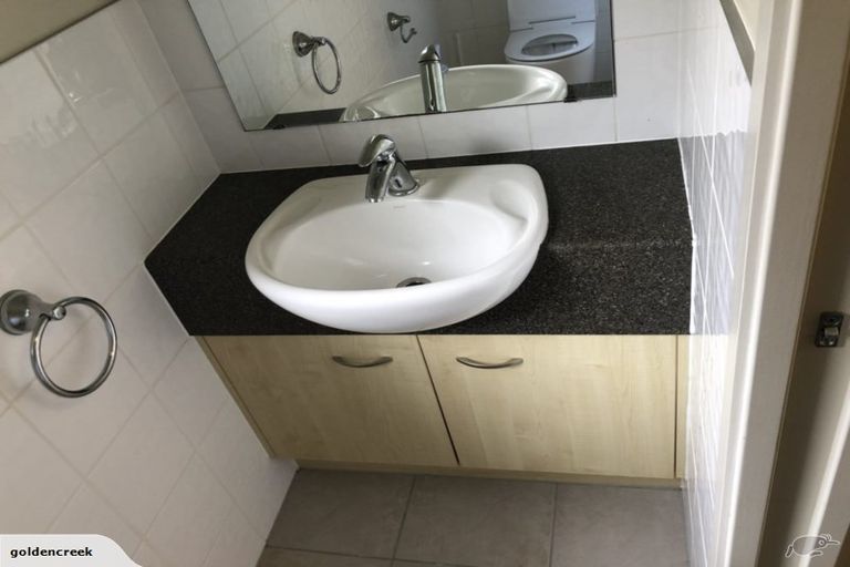 Photo of property in 11 Siena Place, Te Atatu Peninsula, Auckland, 0610