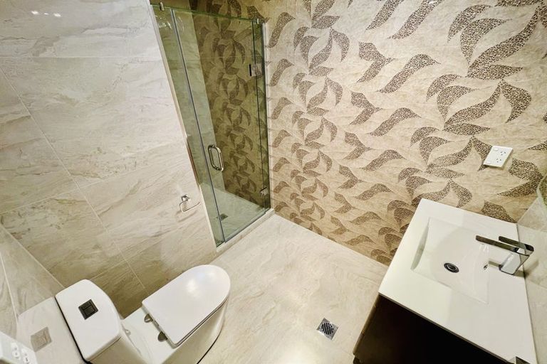 Photo of property in 36d Seymour Road, Sunnyvale, Auckland, 0612