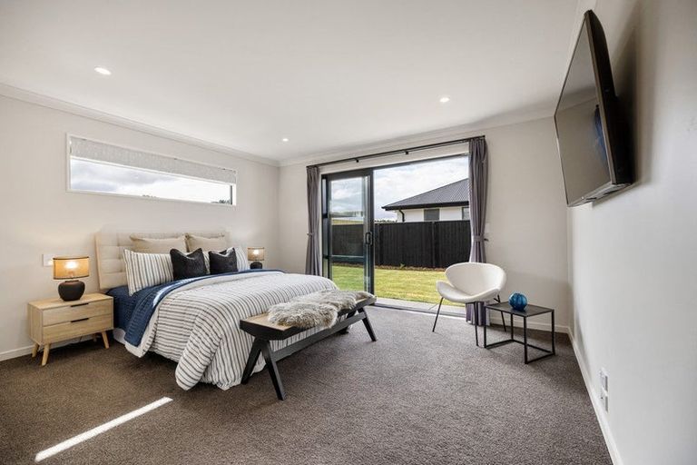 Photo of property in 16 Dollar Place, Prebbleton, 7604