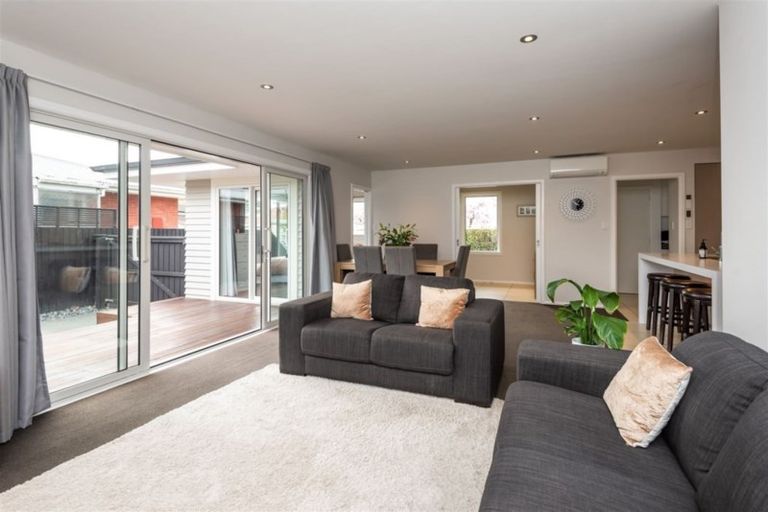 Photo of property in 28 Woodford Terrace, Ilam, Christchurch, 8053