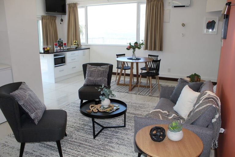 Photo of property in 41a Tamworth Crescent, Newlands, Wellington, 6037