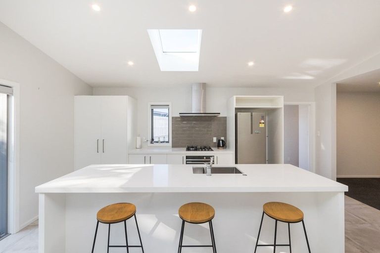 Photo of property in 5a Woodstock Place, Hokowhitu, Palmerston North, 4410