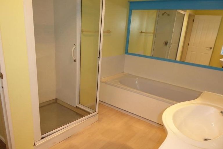 Photo of property in 8 Buccaneer Place, Grenada Village, Wellington, 6037