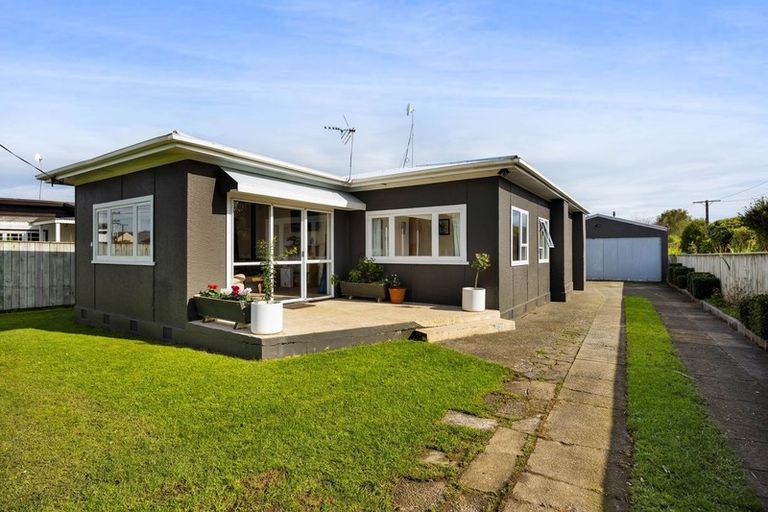 Photo of property in 464 South Road, Omata, New Plymouth, 4374