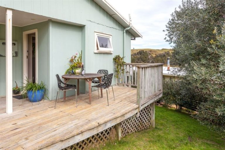 Photo of property in 4 Ocean Beach Road, Tairua, 3508