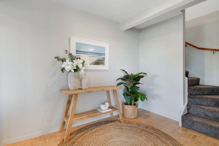 Photo of property in 11 William Bayes Place, Red Beach, 0932