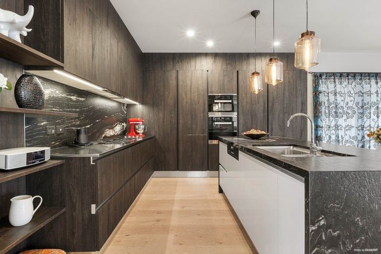 Photo of property in 492 Beach Road, Murrays Bay, Auckland, 0630