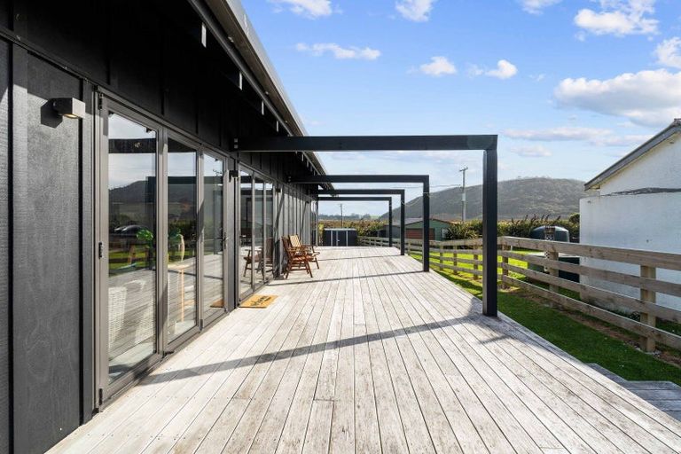 Photo of property in 497 Waikawa-curio Bay Road, Curio Bay, Tokanui, 9884