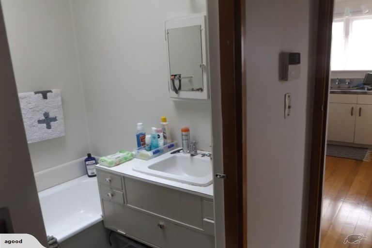 Photo of property in 2/7 Queen Street, Papakura, 2110