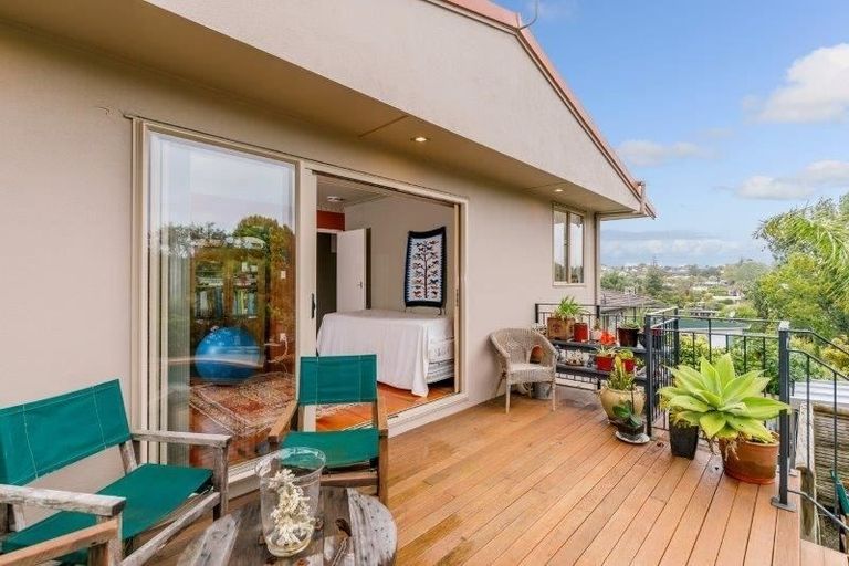 Photo of property in 3 Tanglewood Place, Cockle Bay, Auckland, 2014