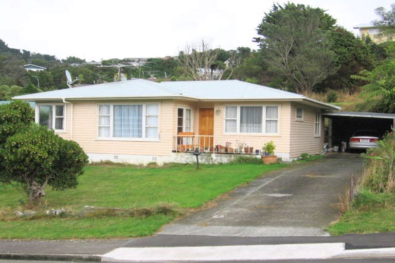 Photo of property in 49 Batchelor Street, Newlands, Wellington, 6037