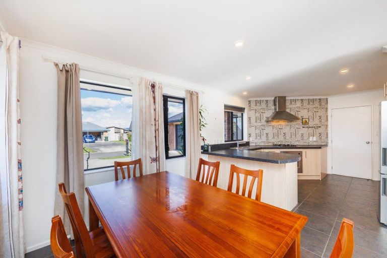 Photo of property in 15 Orlando Way, Kelvin Grove, Palmerston North, 4414