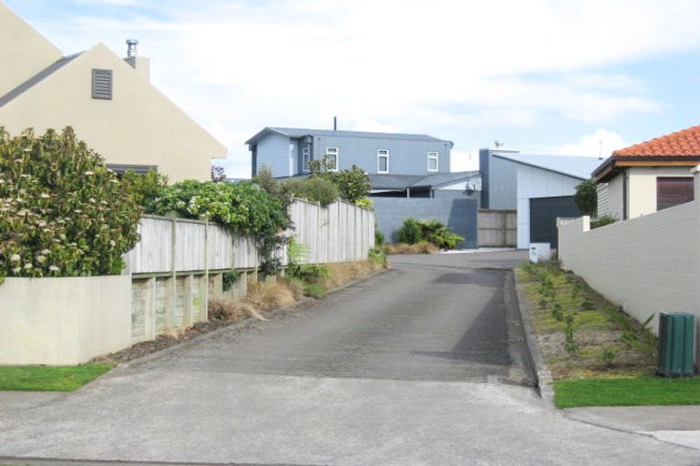 Photo of property in 10d Tupare Place, Highlands Park, New Plymouth, 4312