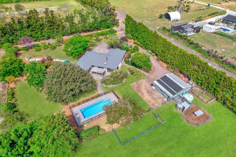 Photo of property in 230 Taupaki Road, Taupaki, Henderson, 0782