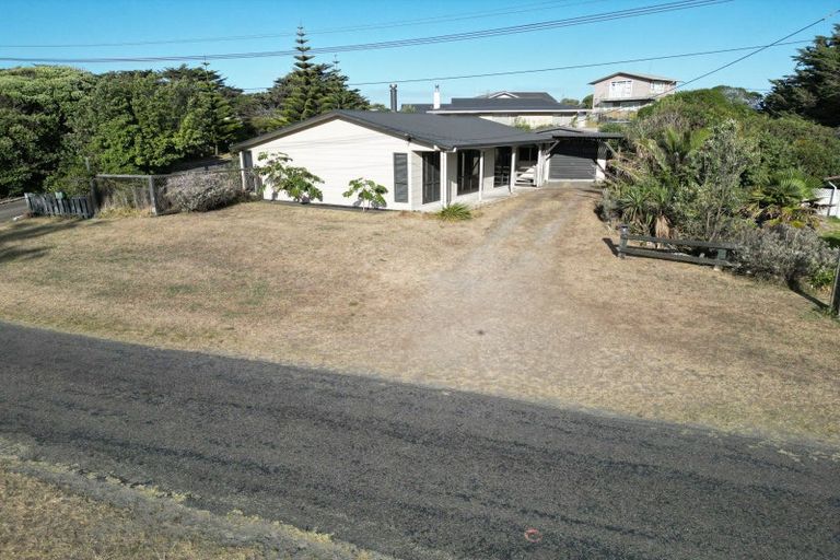 Photo of property in 3 Brown Terrace, Foxton Beach, Foxton, 4815