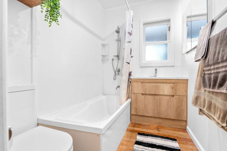 Photo of property in 38 Urlich Avenue, Melville, Hamilton, 3206